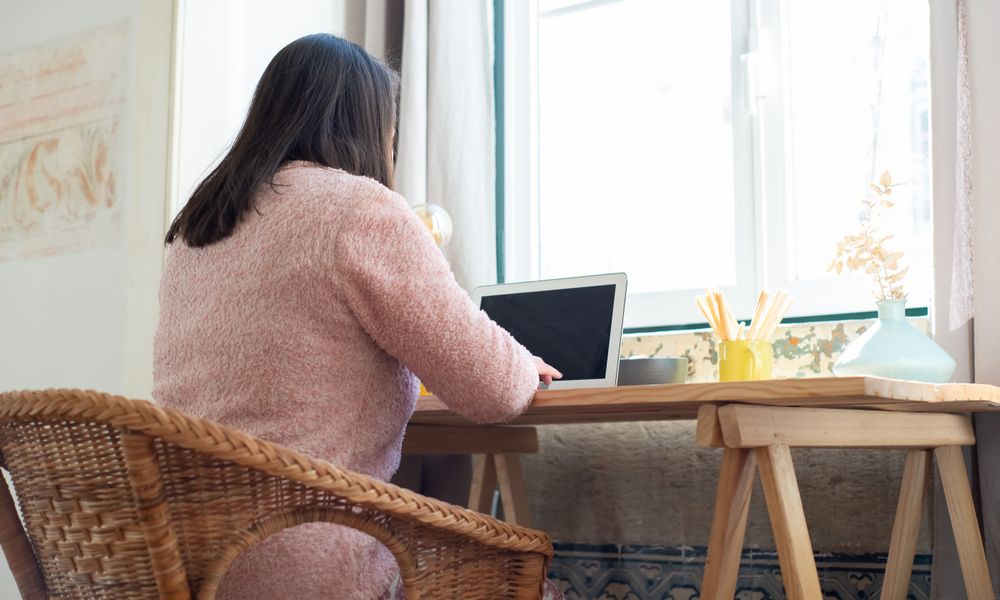 自分のペースで働く選択肢を見つけたHSPの女性